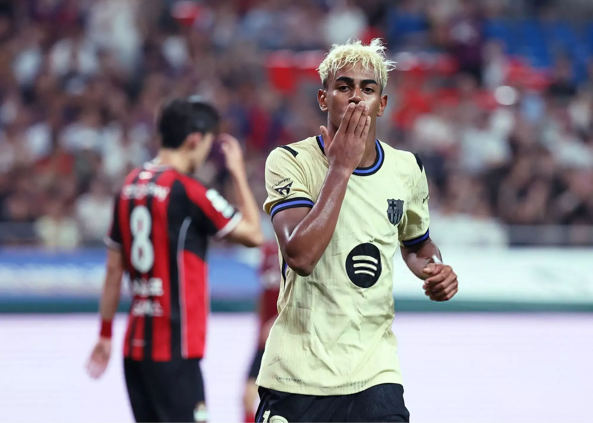 شادی بعد از گل جدید ابداع شد/ یامال تاجگذاری کرد: به پادشاه احترام بگذارید!‏