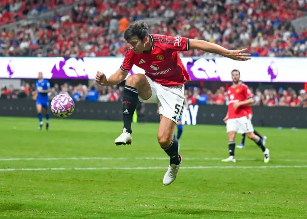 شیاطین سرخ مدافع جنجالی را از دست نمی‌دهند/ یونایتد وفادار است: رد 5 پیشنهاد برای مگوایر!‏