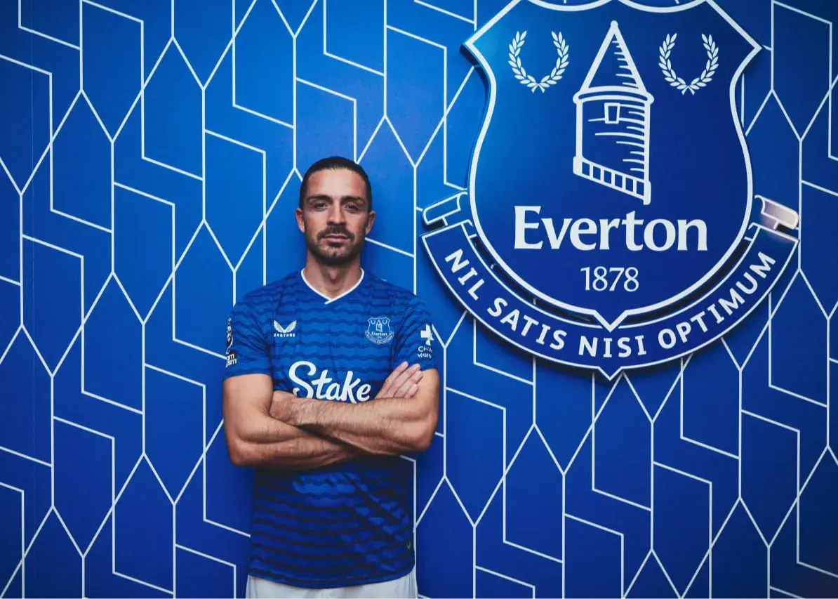 طعنه رسانه‌های ایتالیا:/ ناپولی شانس آورد که ستاره سیتی را نخرید!