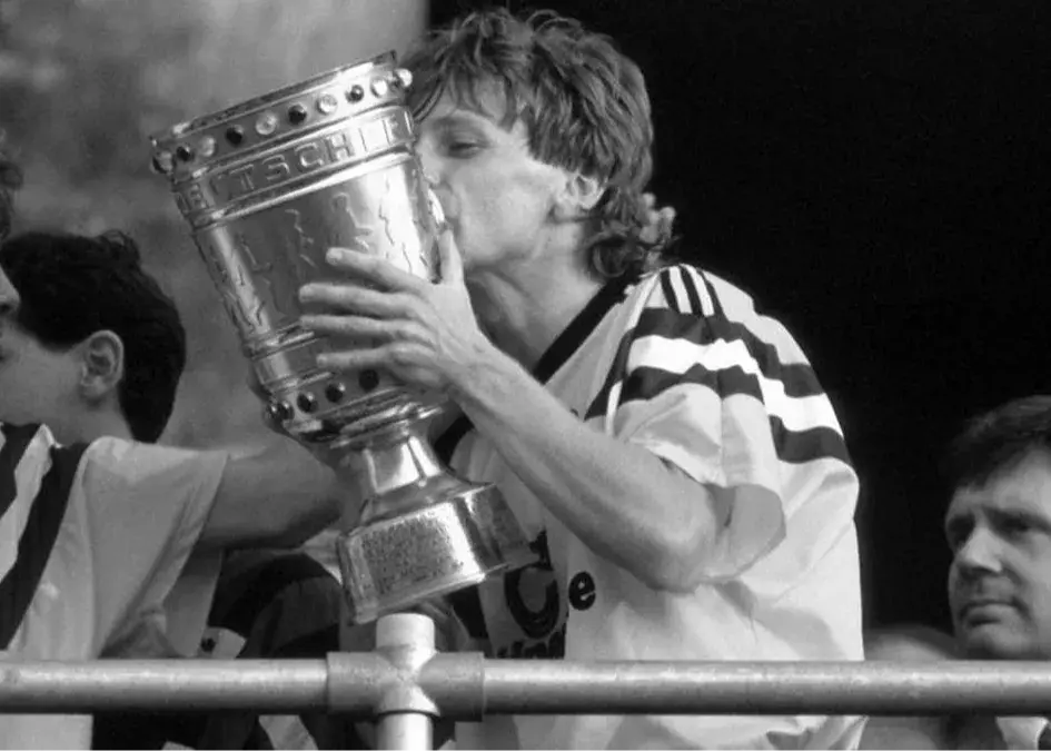 فوتبال آلمان در سوگ یک بازیکن بزرگ