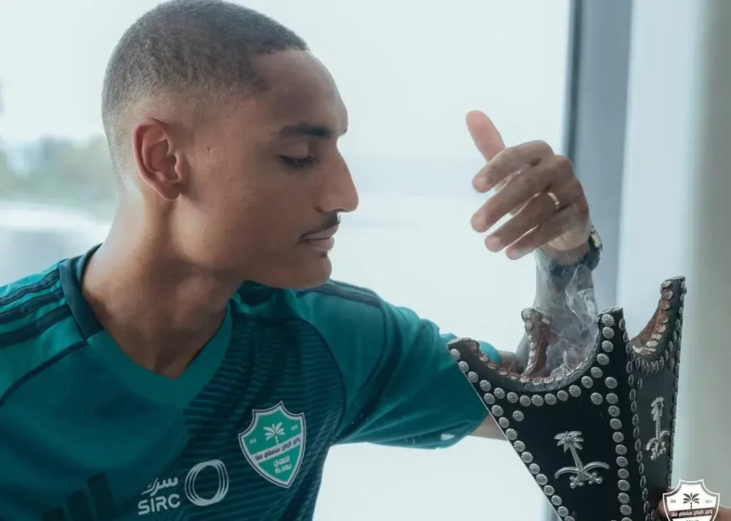 قهرمان آسیا برای خرید جدید اسفند دود کرد!