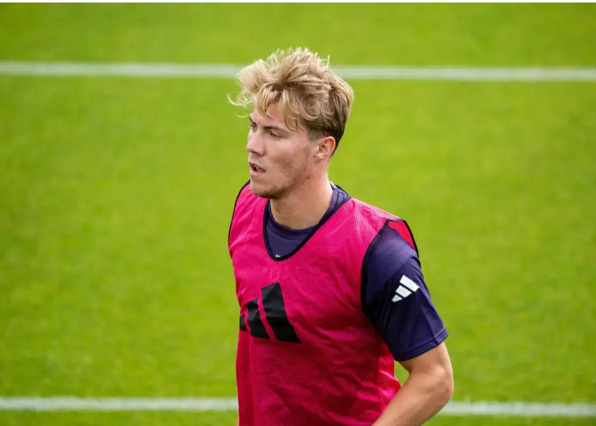 مذاکره قهرمان ایتالیا با مهاجم یونایتد آغاز شد