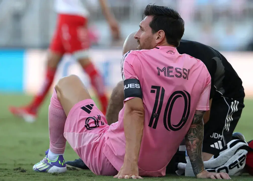 مصدومیت بد موقع/ نگرانی در آمریکا: مسی فقط ۱۱ دقیقه در زمین ماند!