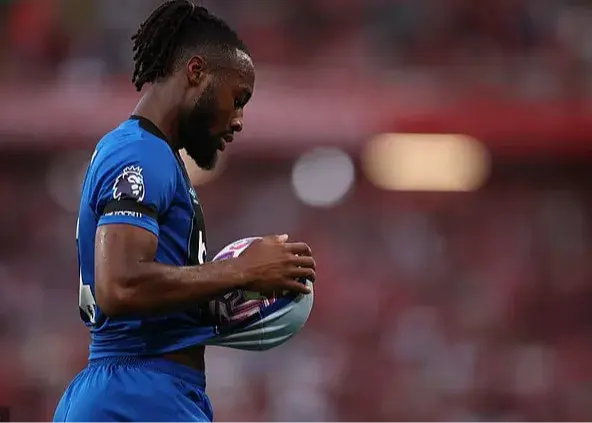 واکنش ستاره لیگ برتری به اتفاق دردناک در آنفیلد