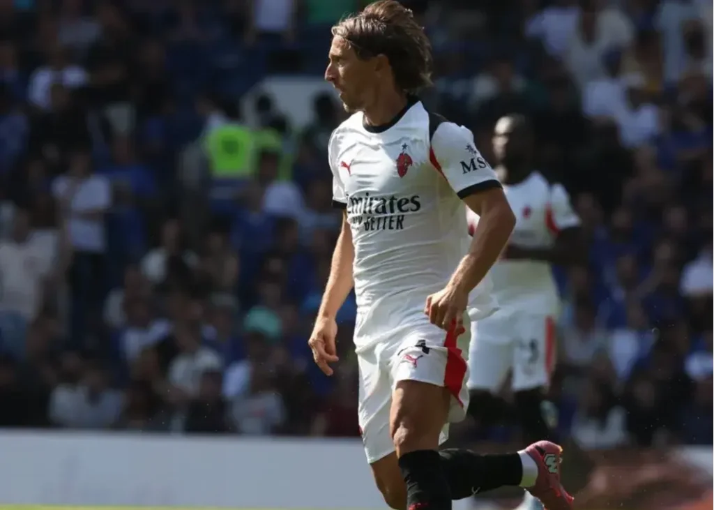 پایان انتظارها/ اولین بازی مودریچ با پیراهن میلان (عکس)