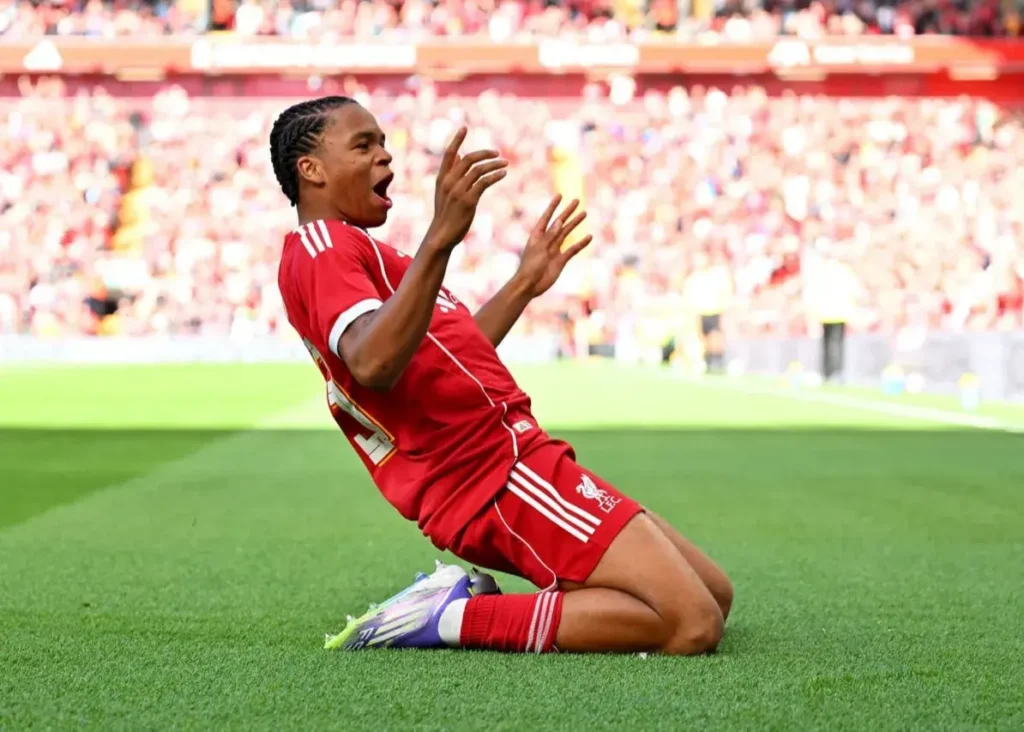 پدیده ۱۶ ساله لیورپول می‌درخشد؛/ ریو نوموها، ستاره‌ای که از چنگ چلسی ربوده شد