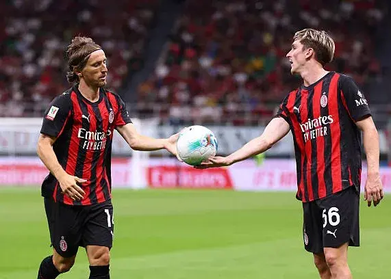 پیروزی روسونری، با سیگاری گوشه لب/ صعود میلان در جام حذفی: مثل آب خوردن