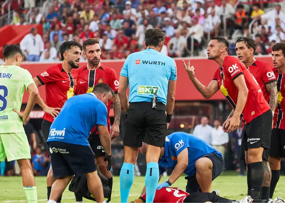 گل مشکوک، قرمز برای رافینیا/ اولین جنجال فصل: داور در خدمت بارسلونا!