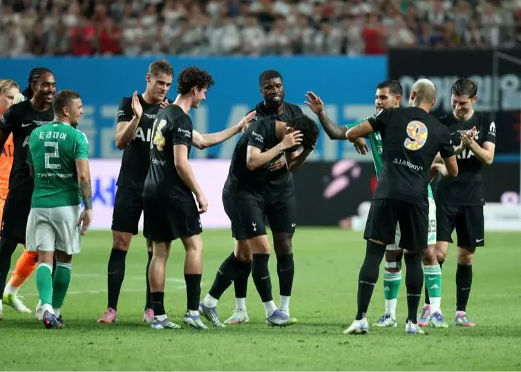 یک وداع اشکبار/ بدرقه باشکوه سون در آخرین بازی برای تاتنهام