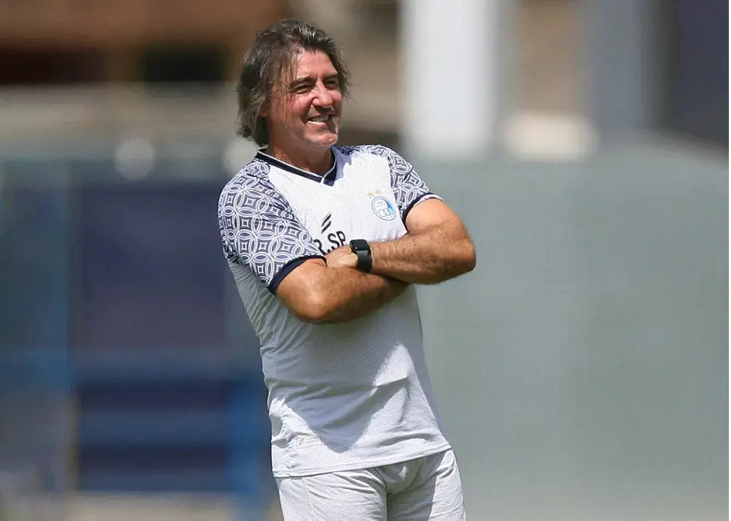 دیدار با ذوب‌آهن، روی سکو یا نیمکت؟/ آخرین تلاش‌های استقلال برای بخشش ساپینتو