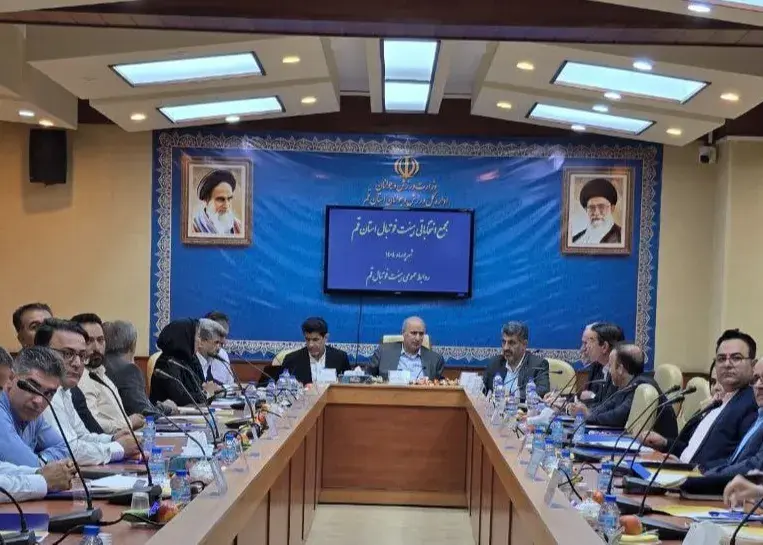 باقری رئیس هیئت فوتبال قم ماند