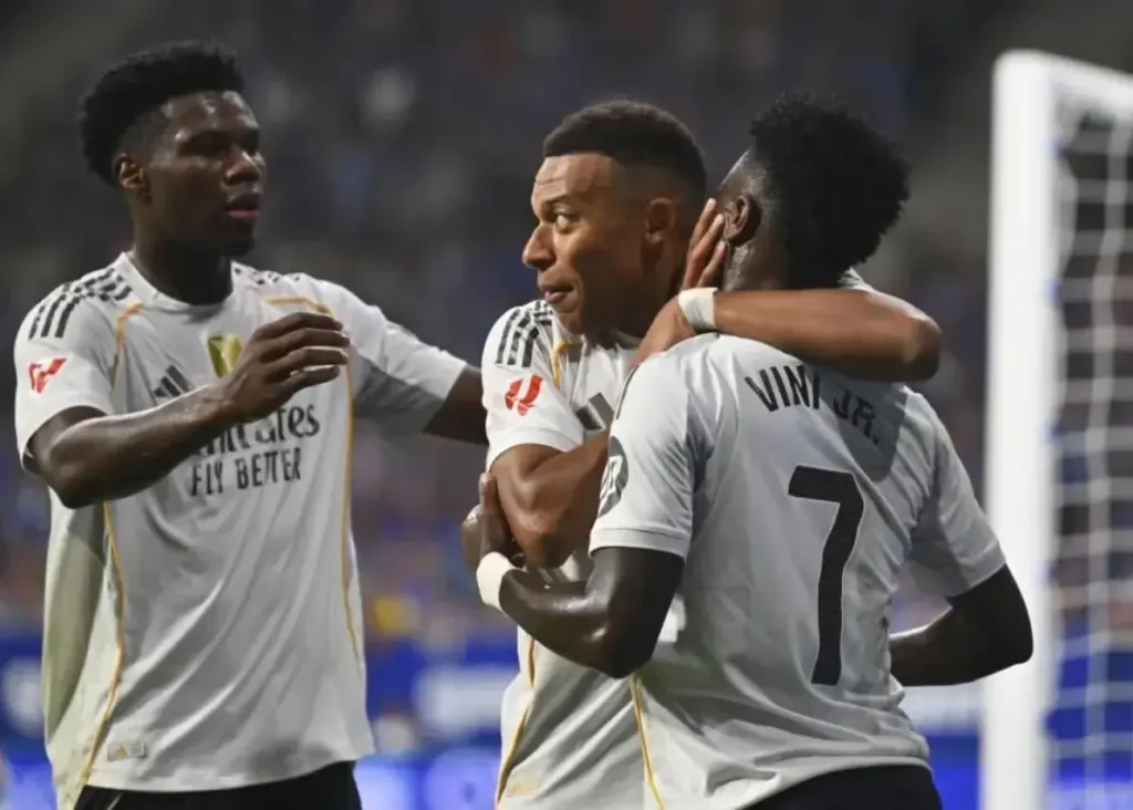 شب عجیب و غریب وینیسیوس در کارلوس تارتیه/ باز هم آقای جنجال: امباپه، جلوی دهان وینی را گرفت!‏