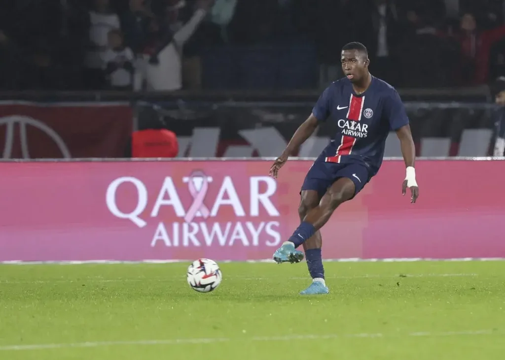 پاچو از ضربات ایستگاهی کلاغ‌ها نمی‌ترسد/ پاریس آماده خنثی کردن اسلحه مخفی نیوکسل