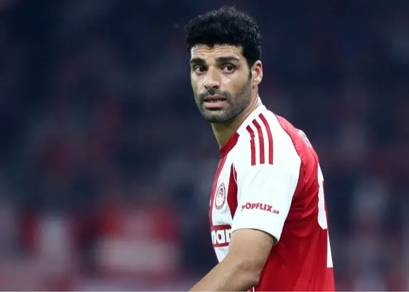 المپیاکوس با یک مهاجم مقابل آ.ا.ک؛/ طارمی در خط حمله المپیاکوس تنها شد!