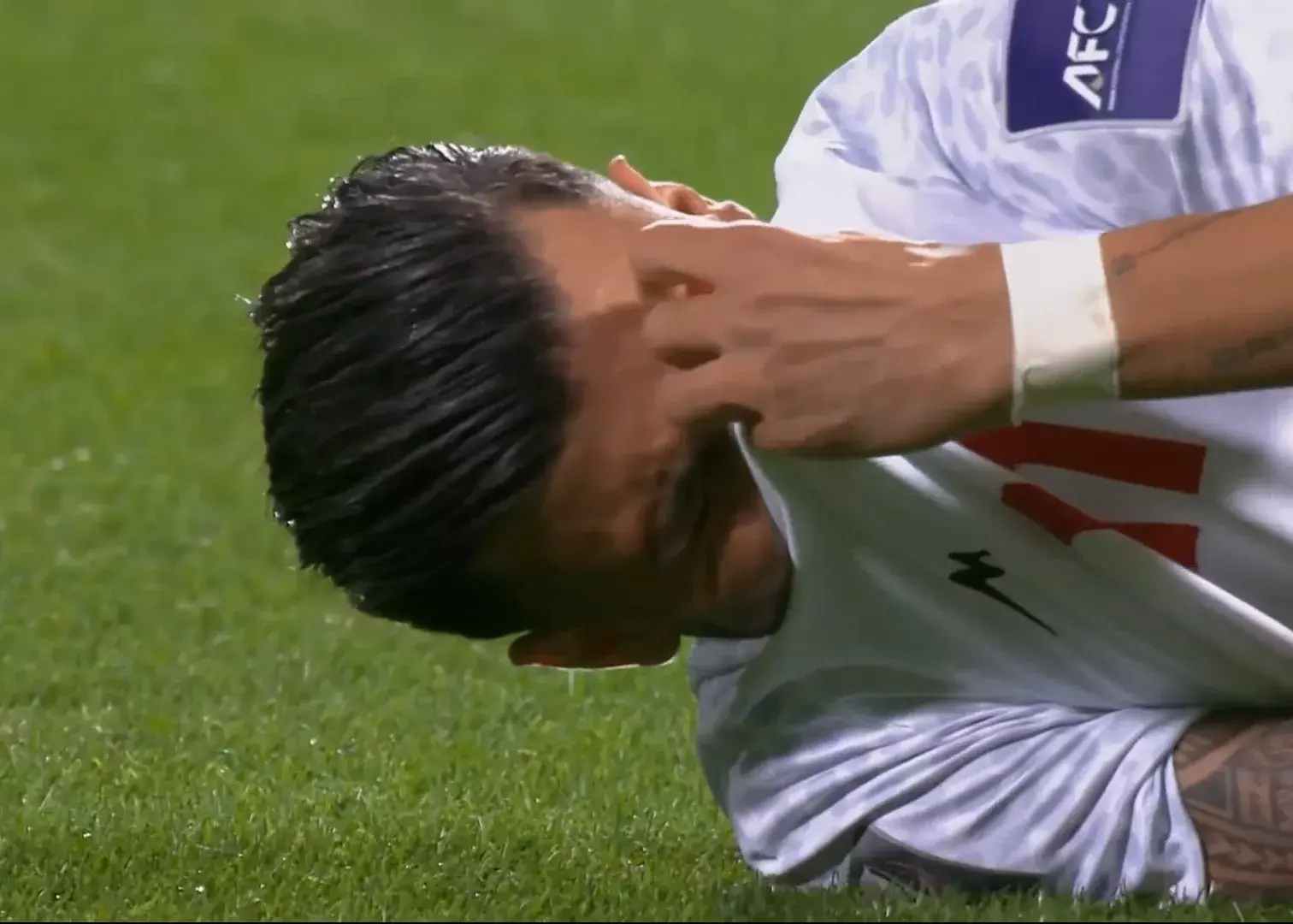 عسکری مجبور به عمل شد؛/ ملی‌پوش سپاهان رباط داد و جراحی کرد (عکس)