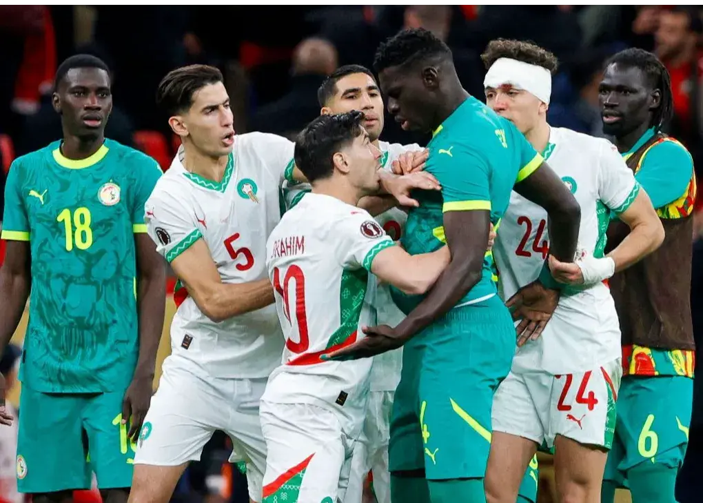 محرومیت و جریمه‌های سنگین: سنگال قهرمان ماند