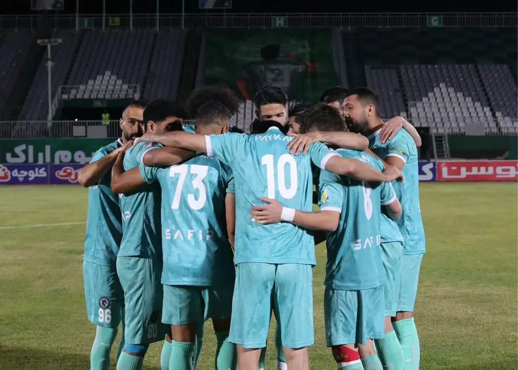 شعار ویژه پیکان برای سپاهان با استفاده از چشم اسب!