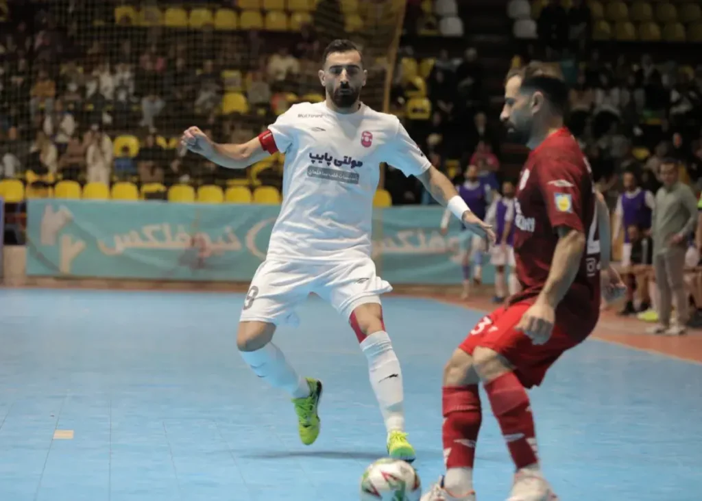 غول‌ها پا پس نکشیدند؛/ جنگ قهرمانی لیگ به هفته پایانی کشیده شد