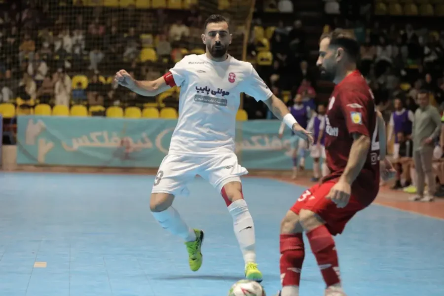 غول‌ها پا پس نکشیدند؛/ جنگ قهرمانی لیگ به هفته پایانی کشیده شد