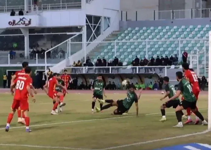 چرا برخورد توپ به دست دفاع خیبر پنالتی نبود؟