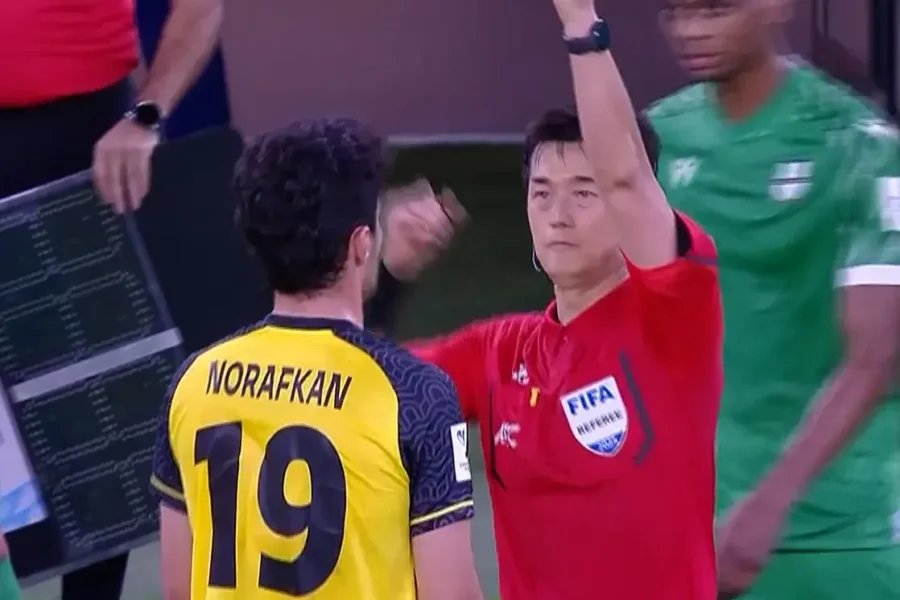 دلداری دسته جمعی بعد از کارت قرمز نورافکن!