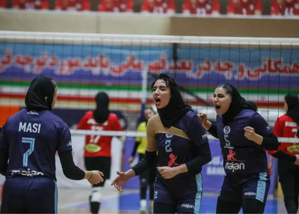 از عجایب والیبال ایران: تیم مردان منحل، زنان صدرنشین