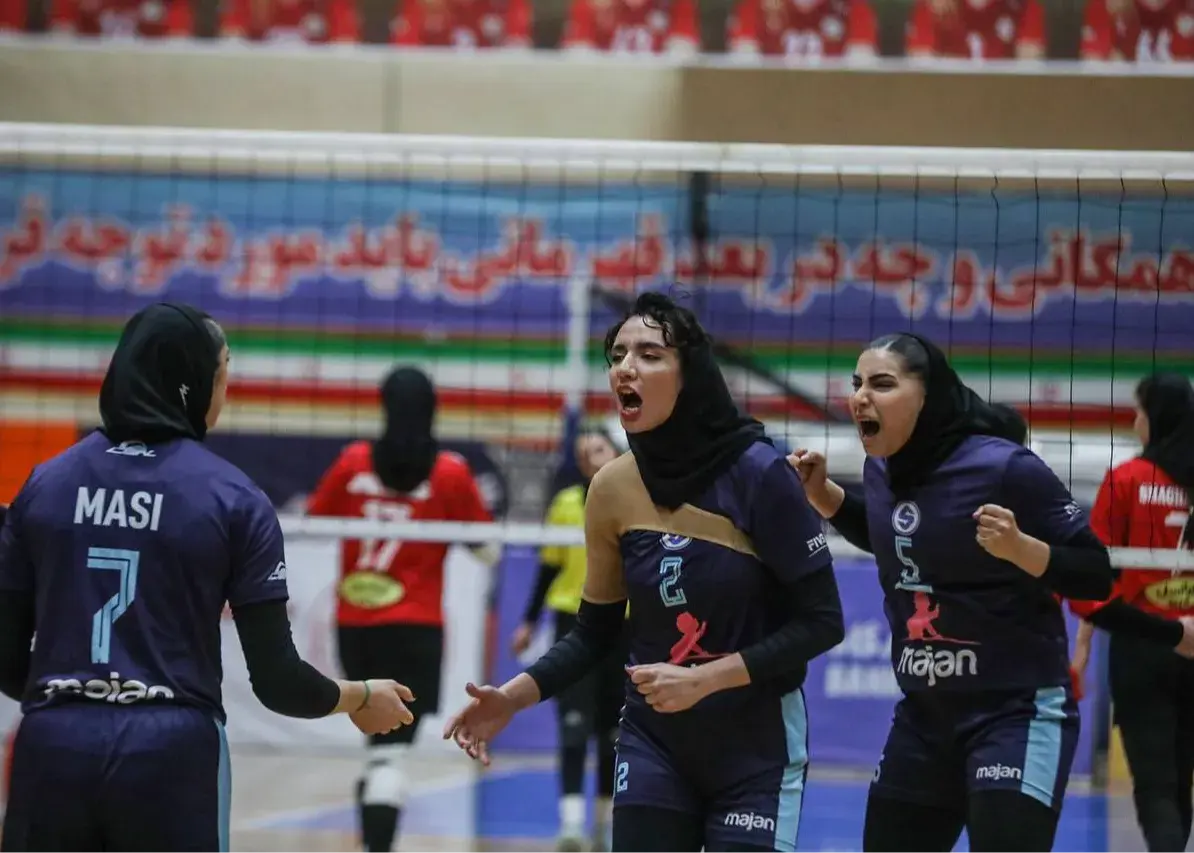 از عجایب والیبال ایران: تیم مردان منحل، زنان صدرنشین