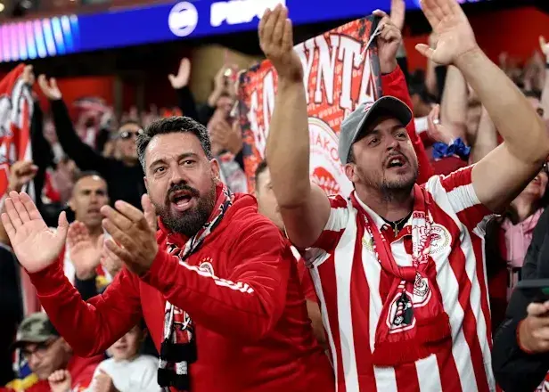 اشغال لورکوزن به سبک یونانی/ لشکرکشی المپیاکوس: با ماشین، هواپیما و اتوبوس