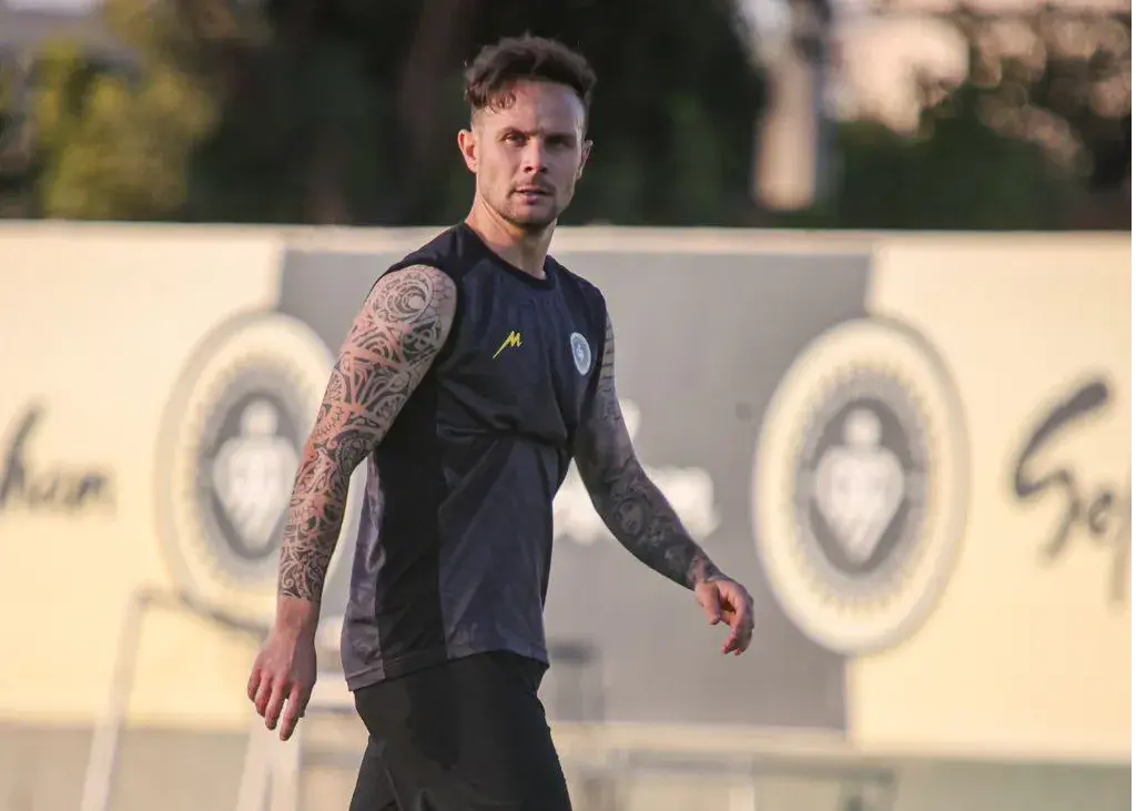 سانچس فقط در خارج بازیکن نویدکیاست/ وینگر سپاهان به قطر رفت!