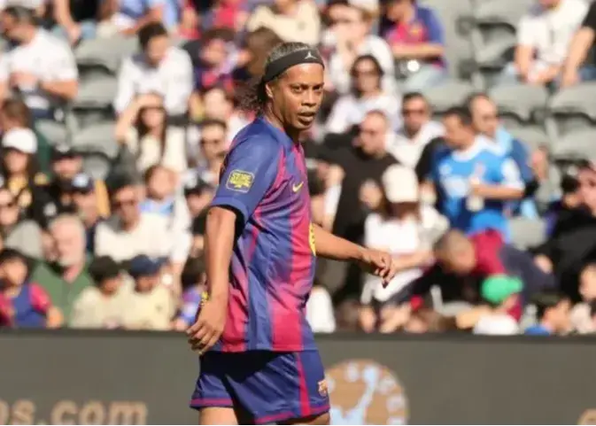 90 دقیقه خیلی زیاد است/ رونالدینیو: دیگر از تماشای فوتبال لذت نمی‌برم