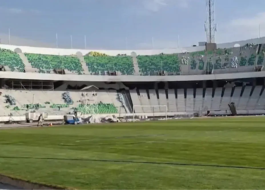 بازسازی ورزشگاه آزادی با کندترین سرعت ممکن!(عکس)