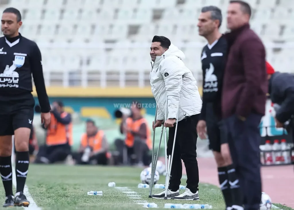 در انتظار کنار گذاشتن عصا از سوی سرمربی چادرملو/ بازگشت اخباری به تنظیمات طبیعی به زودی!(عکس)