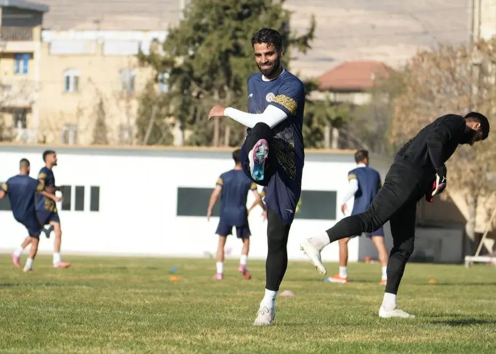 کامل‌ترین فجر در اختیار پیروز/ مدافع سابق استقلال آماده بازگشت به میادین (عکس)