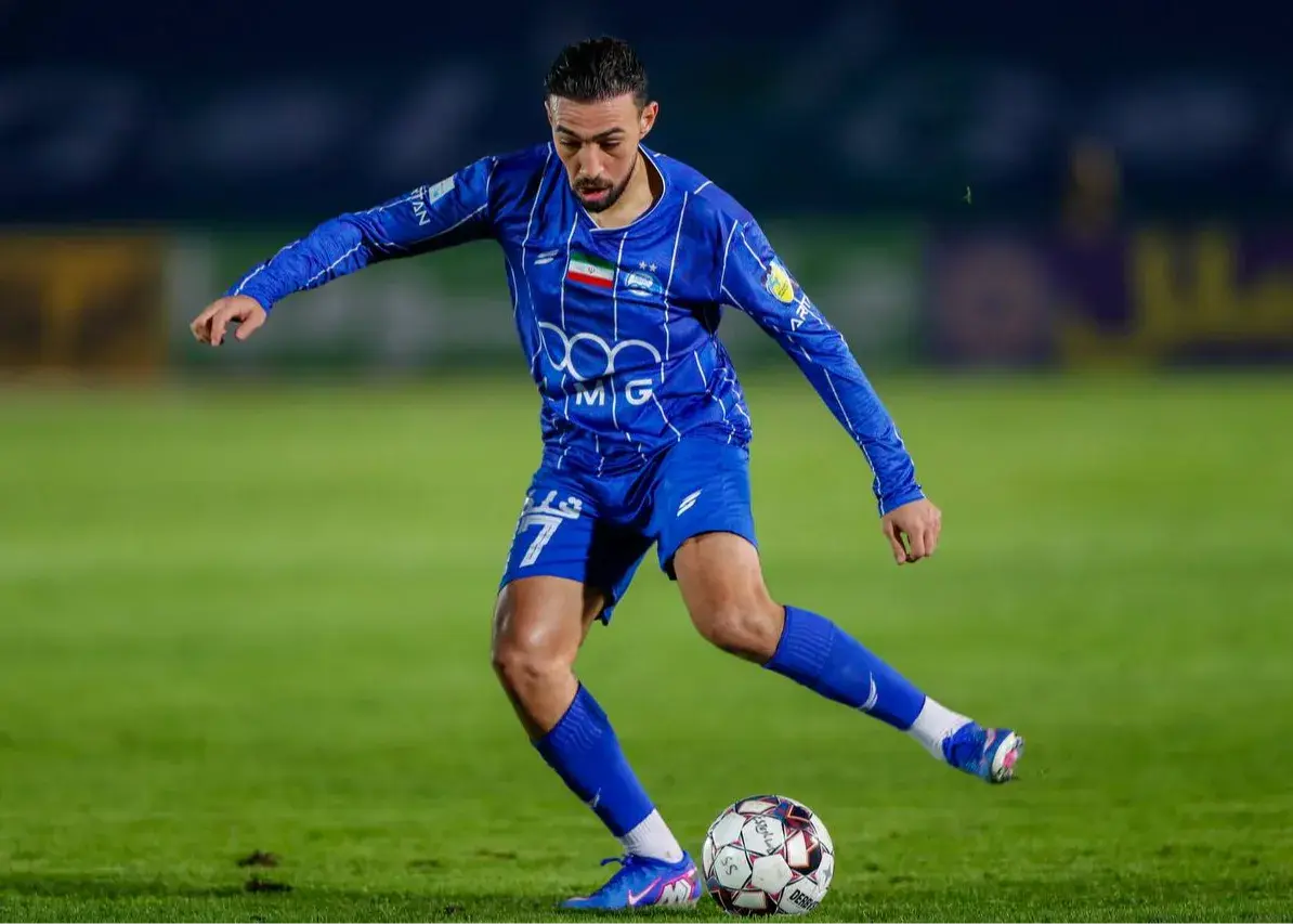 پرچم کمک داور علیه گل زیبایی منیر