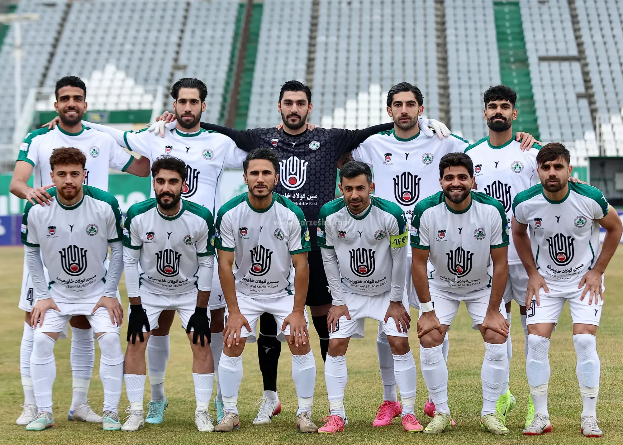 ذوب آهن را یازده نفره قضاوت کنید!