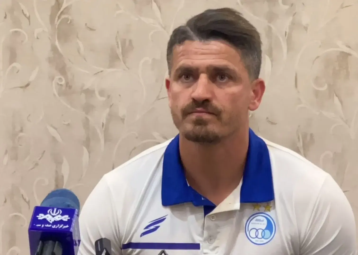 بازیکنان حرفهای و آماده مسابقه هستند:/ غفوری: تعهد داریم و پای استقلال میمانیم