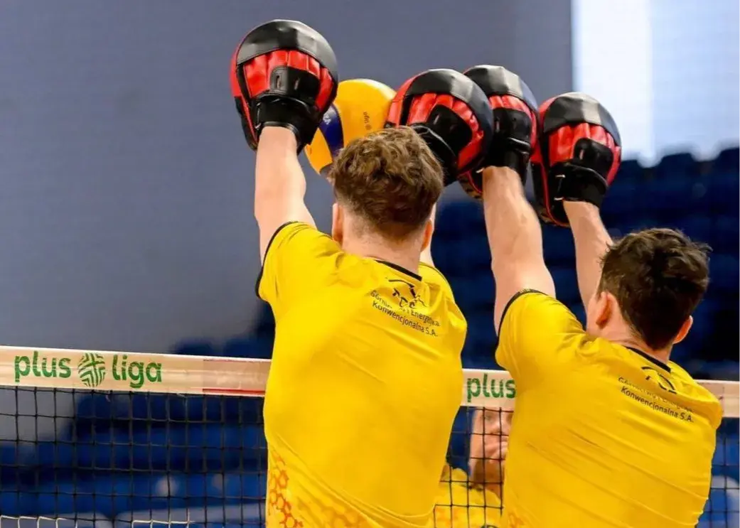 دفاع والیبال با ضربه‌گیر بوکس!(عکس)