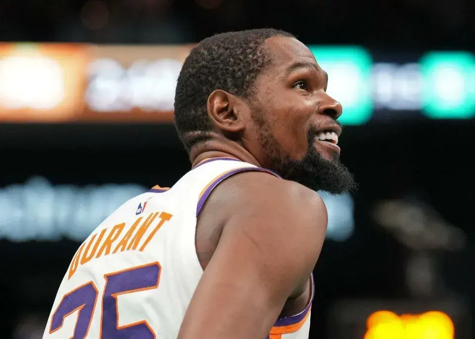 کوین‌دورانت از آتش حاشیه‌ها سالم بیرون آمد:/ شکست زنبورها مقابل نبوغ مهارناپذیر کی‌دی!