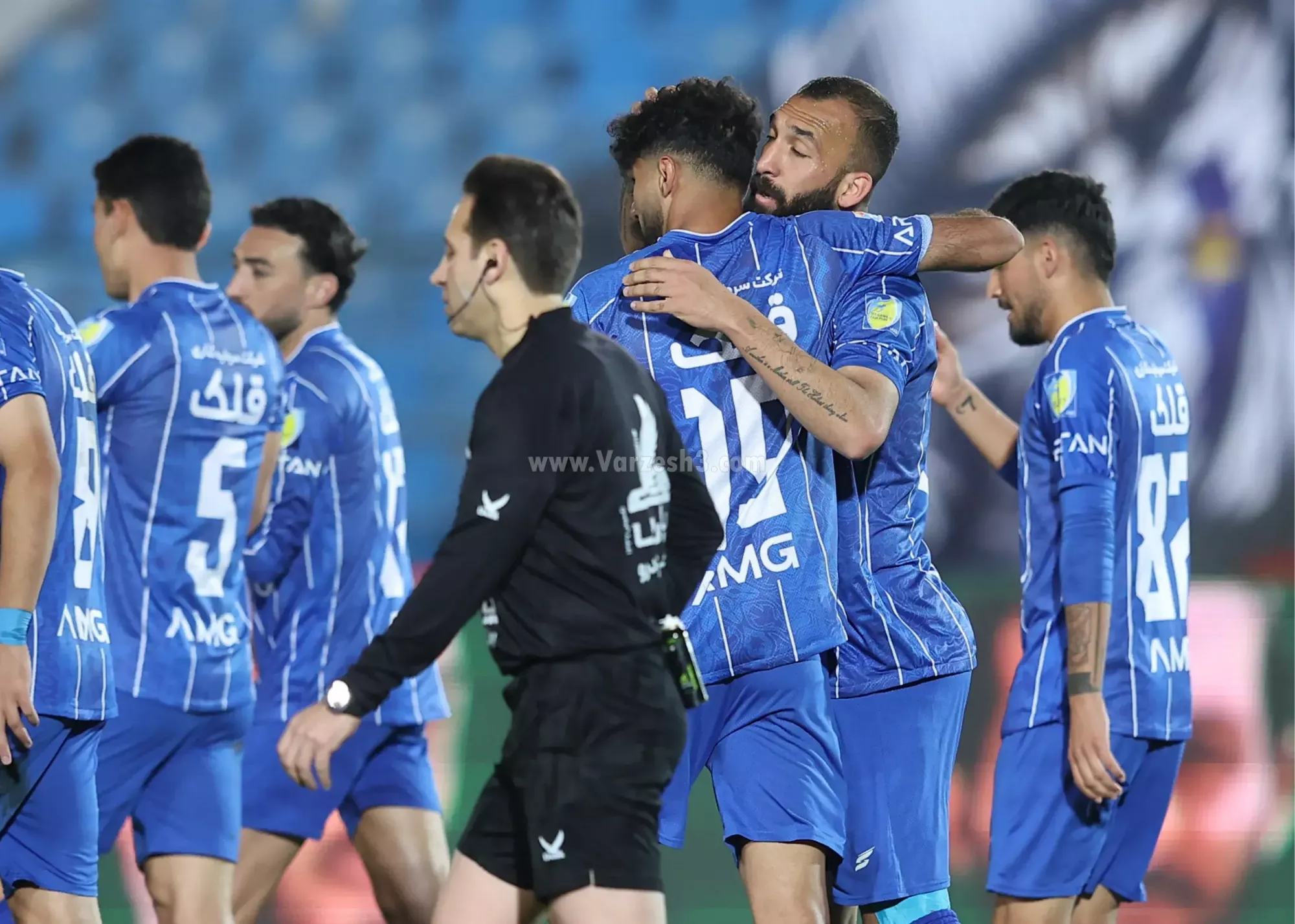 روزبه به ترکیب برگشت و خودش را به عکس تیمی دوخت/ گلادیاتور استقلال و یک بازگشت هیجان انگیز!