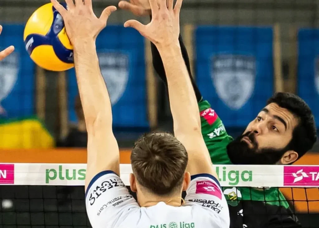 کامبک دیوانه‌وار کامل نشد: امان از این اسفندیار!