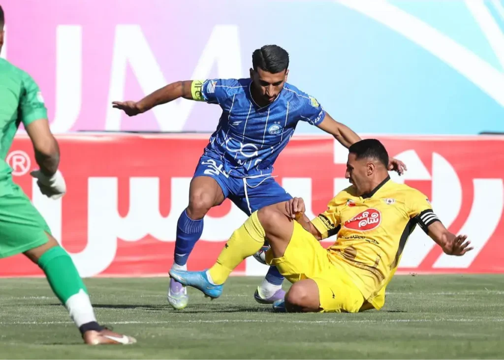 سهراب در اندیشه گذر از تراکتور/ استقلال برای صدرنشینی پیروز را قربانی می‌کند؟