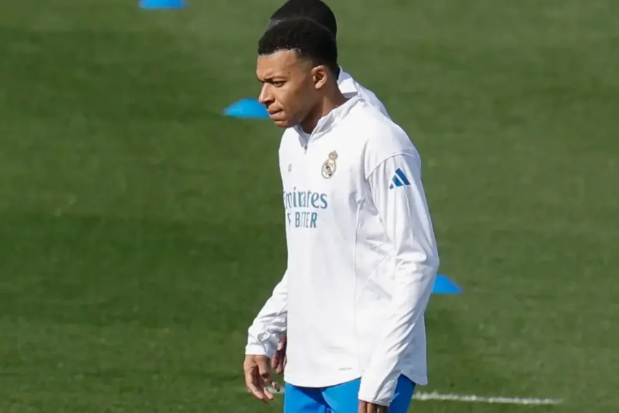 هشدار برای رئال مادرید: درد زانوی امباپه برگشت!