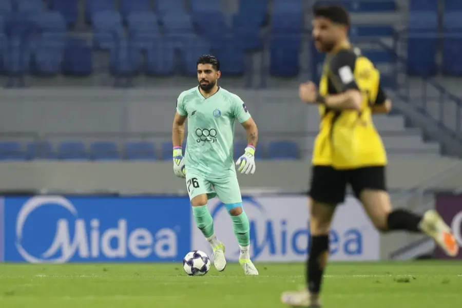 اشتباه عجیب گلر استقلال در صحنه گل الحسین/ فرعباسی روی زمین و هوا به توپ نرسید!