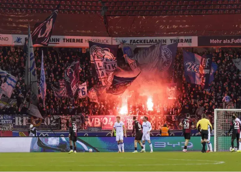 شورش باشگاههای آلمانی علیه جریمههای آتشبازی