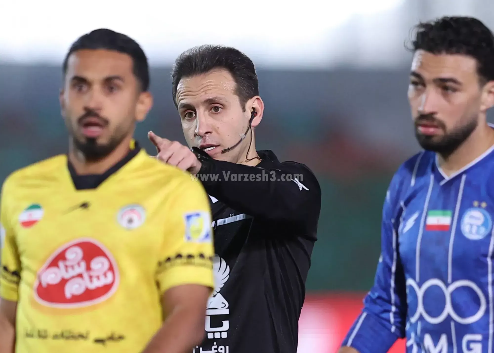 آیا اکرمی روی صدرنشینی لیگ تاثیر گذاشت؟/ کارشناسی دقیق: چهار صحنه مشکوک استقلال – فجر