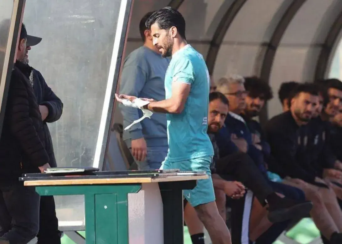 از درخشش مقابل استقلال تا کارت قرمز جلوی مس/ دنیا در 13 روز برای فرید امیری چرخید!(عکس)