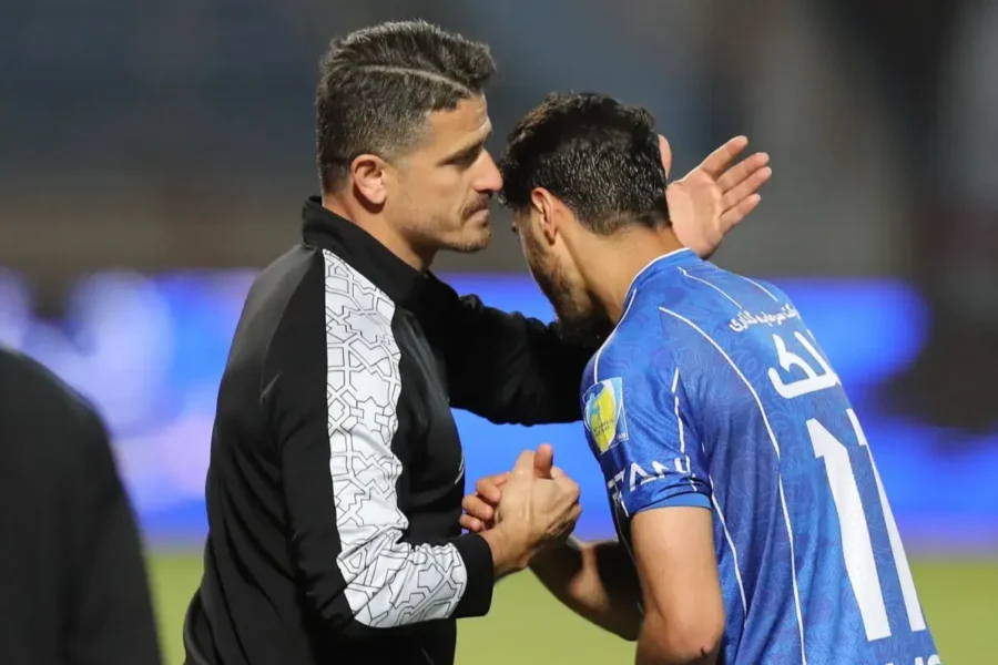 اعتراض به نادیده گرفتن سرمربی آبی‎ها در پخش تلویزیونی/ باشگاه استقلال به صدا و سیما: وریا حذف شدنی نیست!