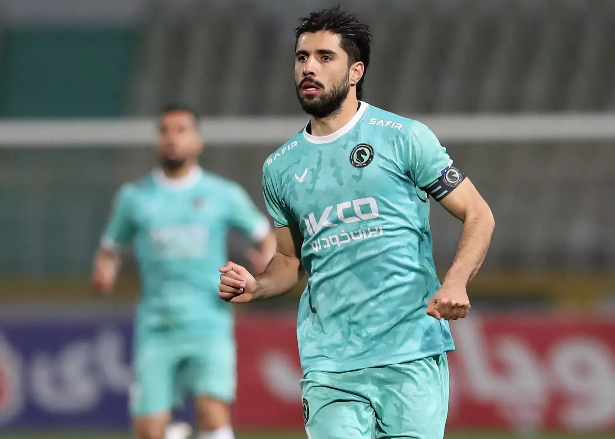 اقدام جالب خودروسازان در بازی با سپاهان/ بازوبند منحصر بفرد پیکان به سبک لالیگا(عکس)