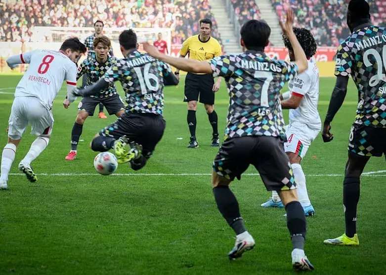 انتقادها علیه تکنولوژی بالا گرفت/ اوج جنجال VAR در آلمان: جنون محض!