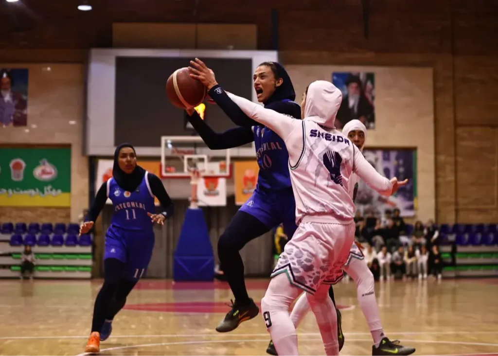 با شکست مدافع عنوان قهرمانی در بازی اول:/ استقلال با یک دست جام قهرمانی را لمس کرد!